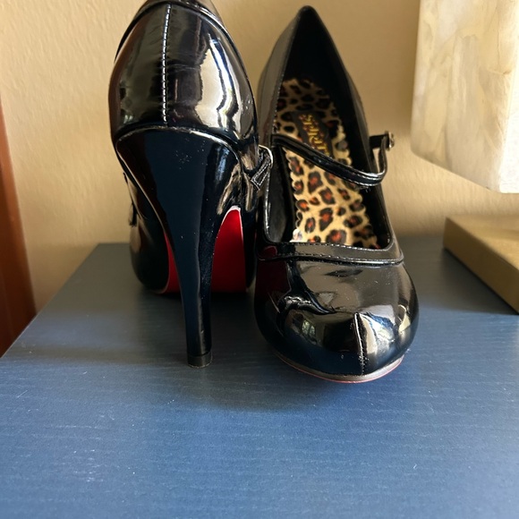Black Patent Mary Jane Halloween Shoes 4 1/2” Spike Heel-Size 9 Good Condition👠 - Picture 4 of 5